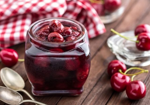 5 вкусных рецептов консервации вишни